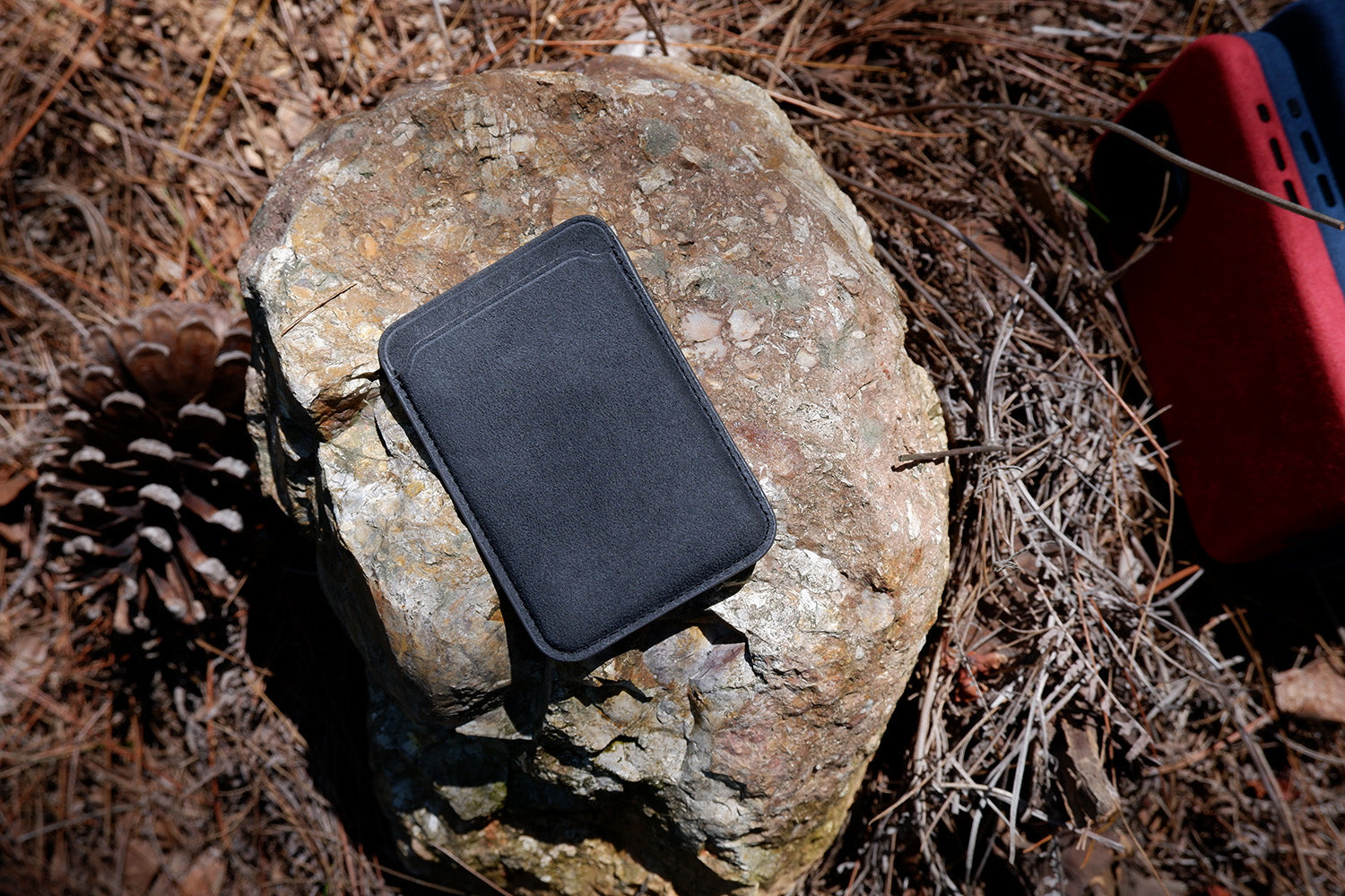 Cantaracase deep space grey Alcantara MagSafe wallet